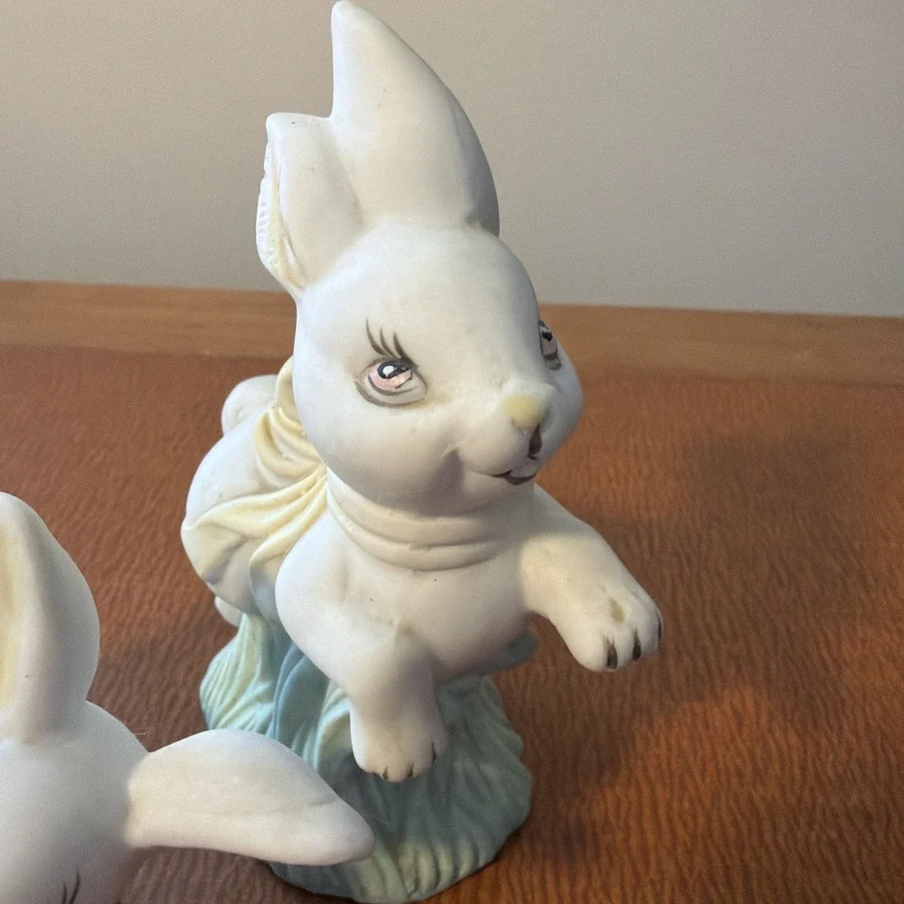 Vtg Set Of 2 White Bunny Figurines For Spring Easter Playful Green/Yellow Bows